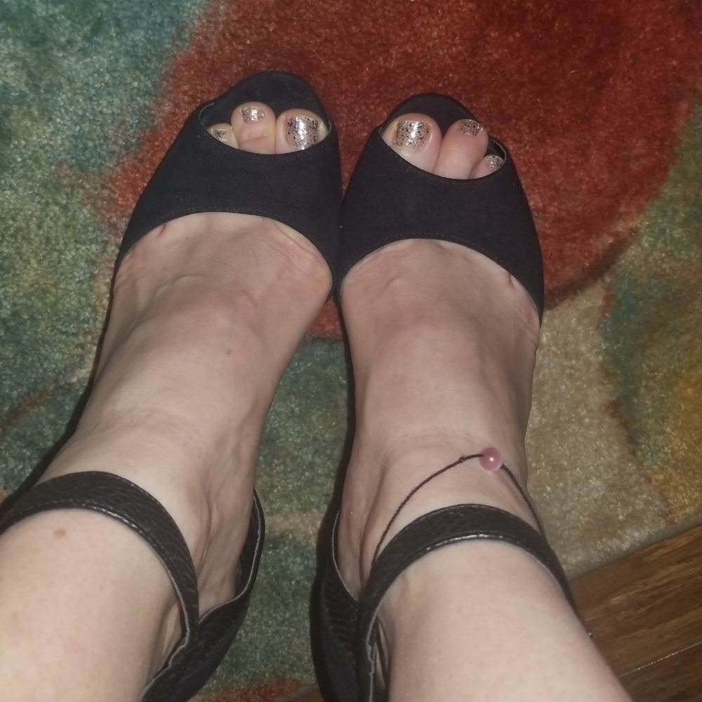 Shoes - Picture 4 of 4